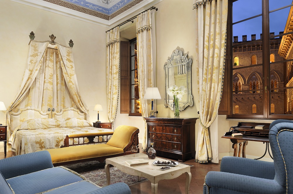 Starhotels_Grand_Hotel_Continental_Siena_Heritage Suite (1).jpg